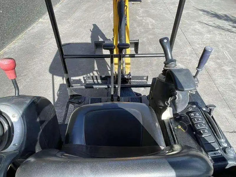 Mini-pelle d’occasion JCB 15C-1 – Image 6