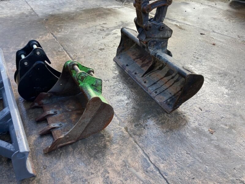 Mini-pelle d’occasion Volvo EC27C (2015), 3 095 h – Cabine fermée avec climatisation – Image 4