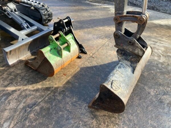 Mini-pelle d’occasion Volvo EC27C (2015), 3 095 h – Cabine fermée avec climatisation – Image 12