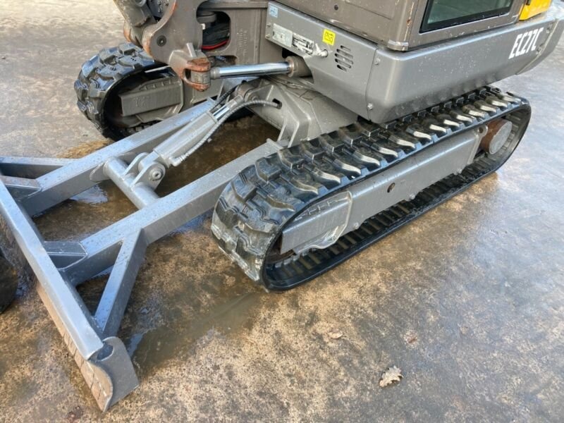 Mini-pelle d’occasion Volvo EC27C (2015), 3 095 h – Cabine fermée avec climatisation – Image 11