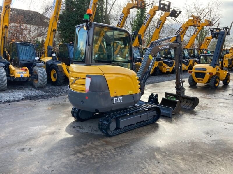 Mini-pelle d’occasion Volvo EC27C (2015), 3 095 h – Cabine fermée avec climatisation – Image 6