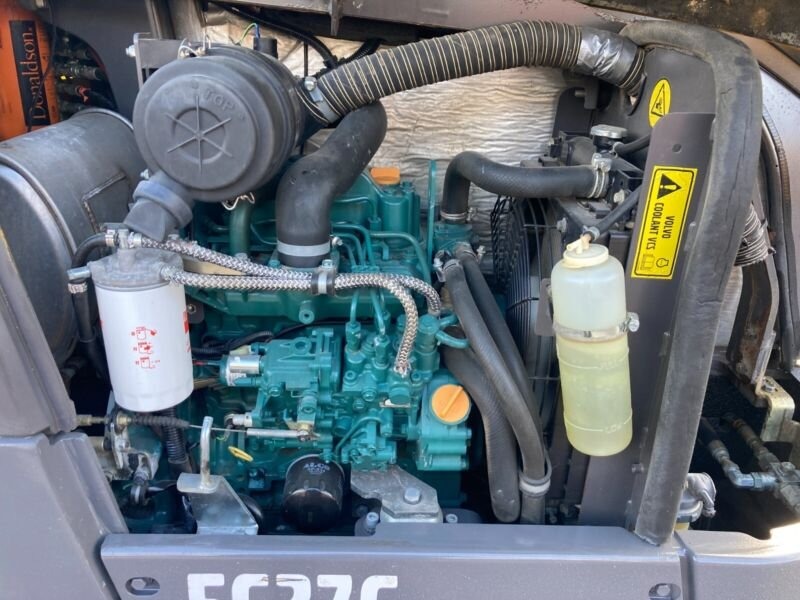 Mini-pelle d’occasion Volvo EC27C (2015), 3 095 h – Cabine fermée avec climatisation – Image 5